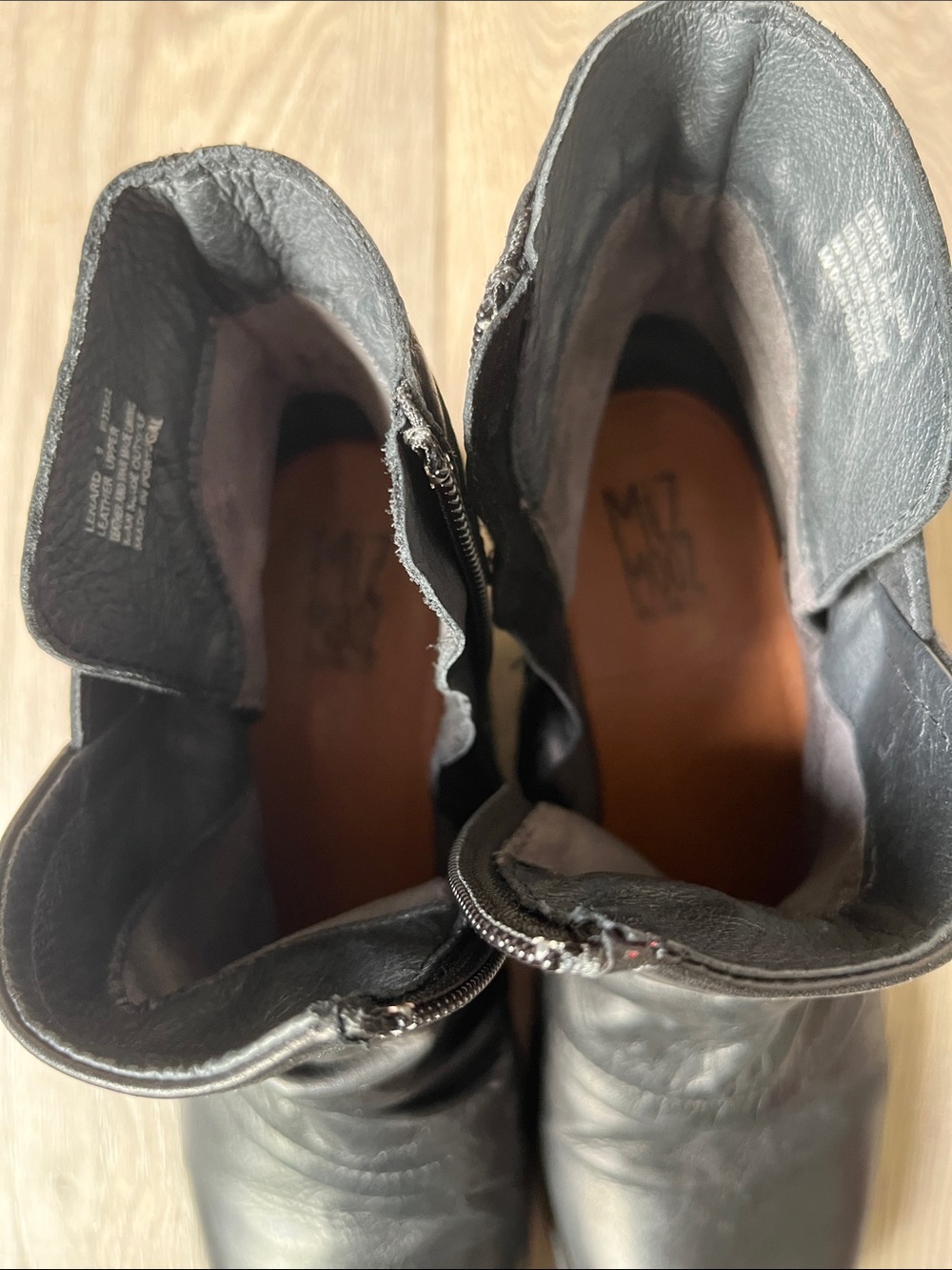 Miz Mooz Lenard Black Leather Zipper Ankle Boots Size 9 - Picture 8 of 10